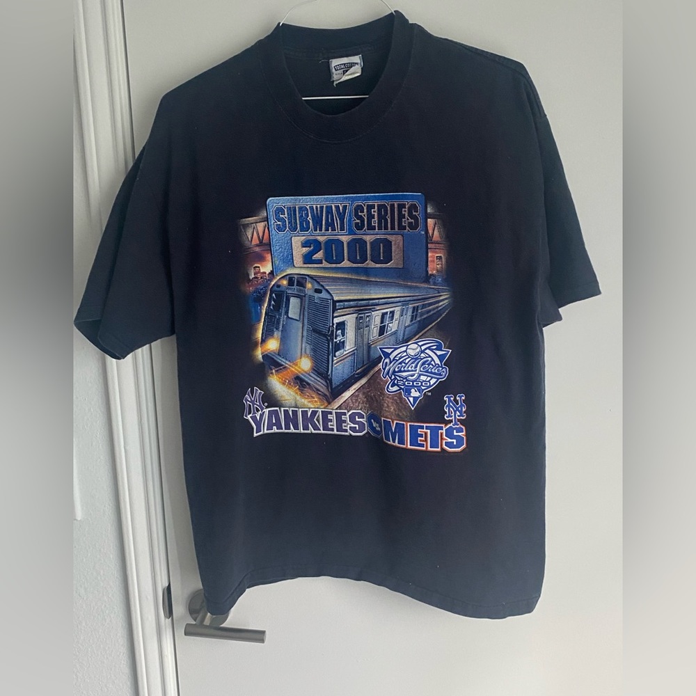 Vintage 2000 New York Subway Series 2000 Yankees Vs
Mets T-Shirt